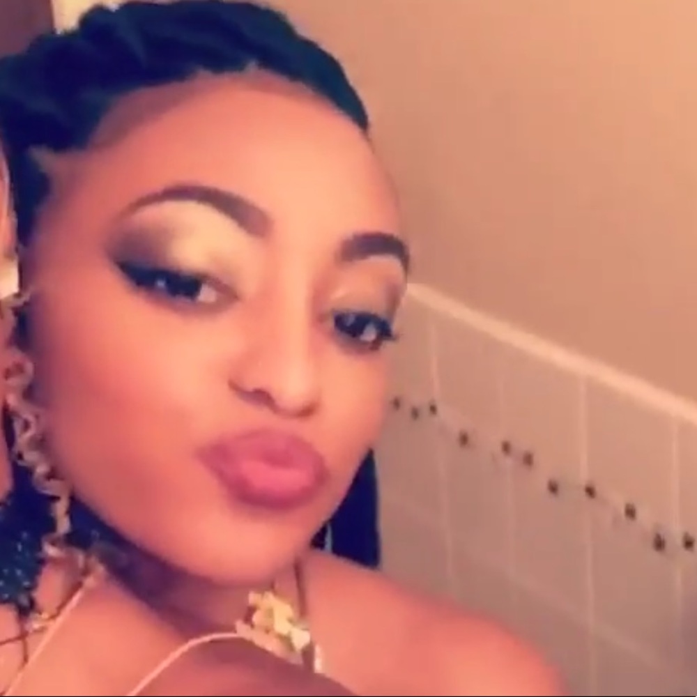 Meet your Posher, Courtney